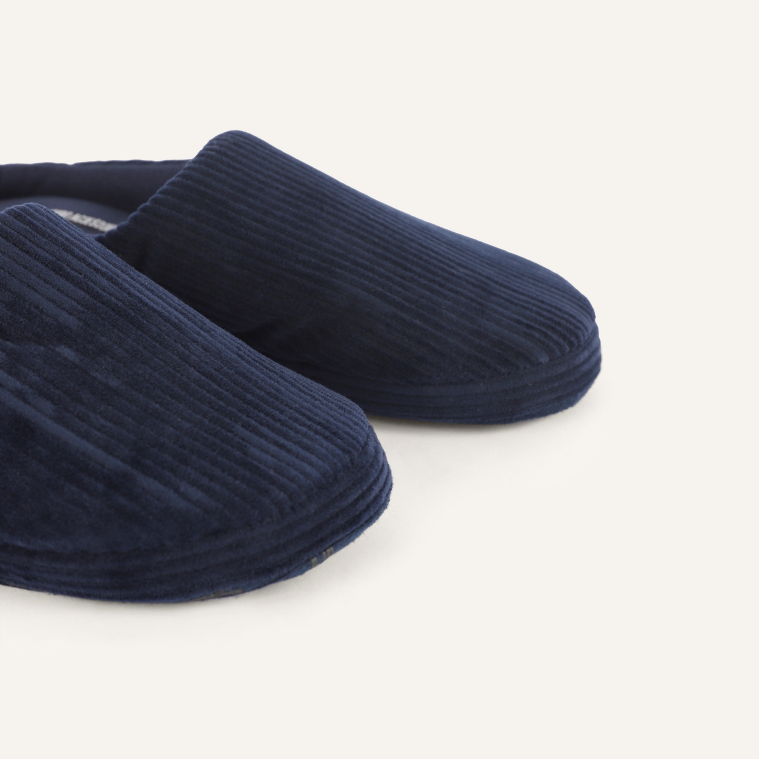 PELUŞ EV TERLİĞİ