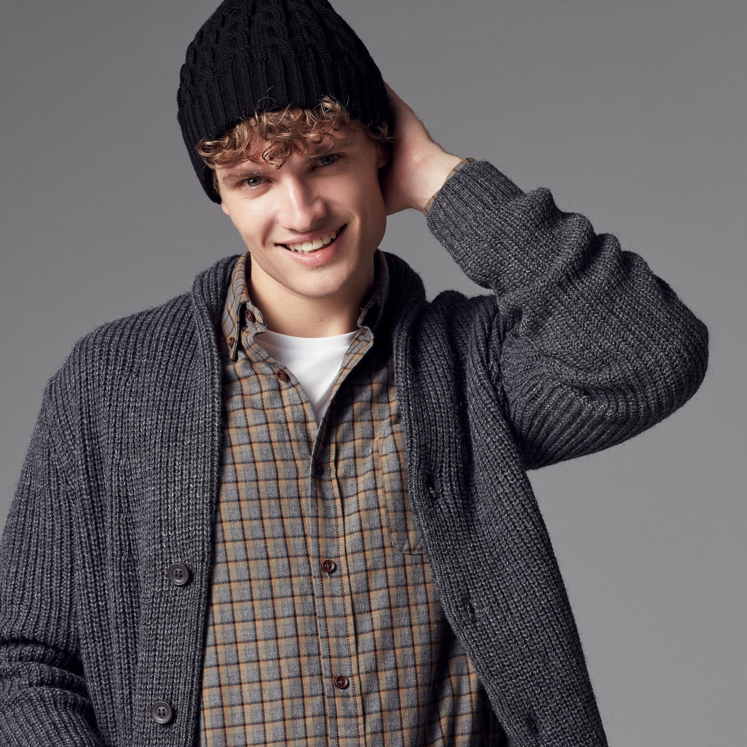 ÖRGÜLÜ TRİKO HIRKA