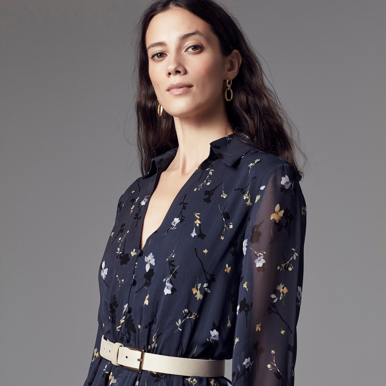 V YAKA VOLANLI MİNİ KLOŞ ELBİSE