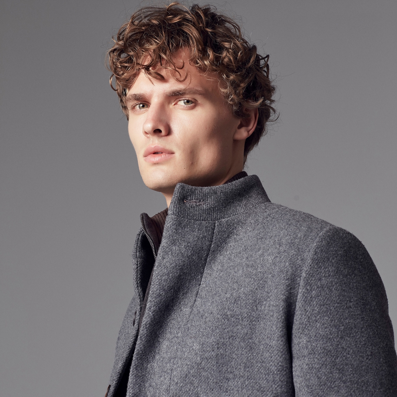 DİK YAKA KAŞE KABAN