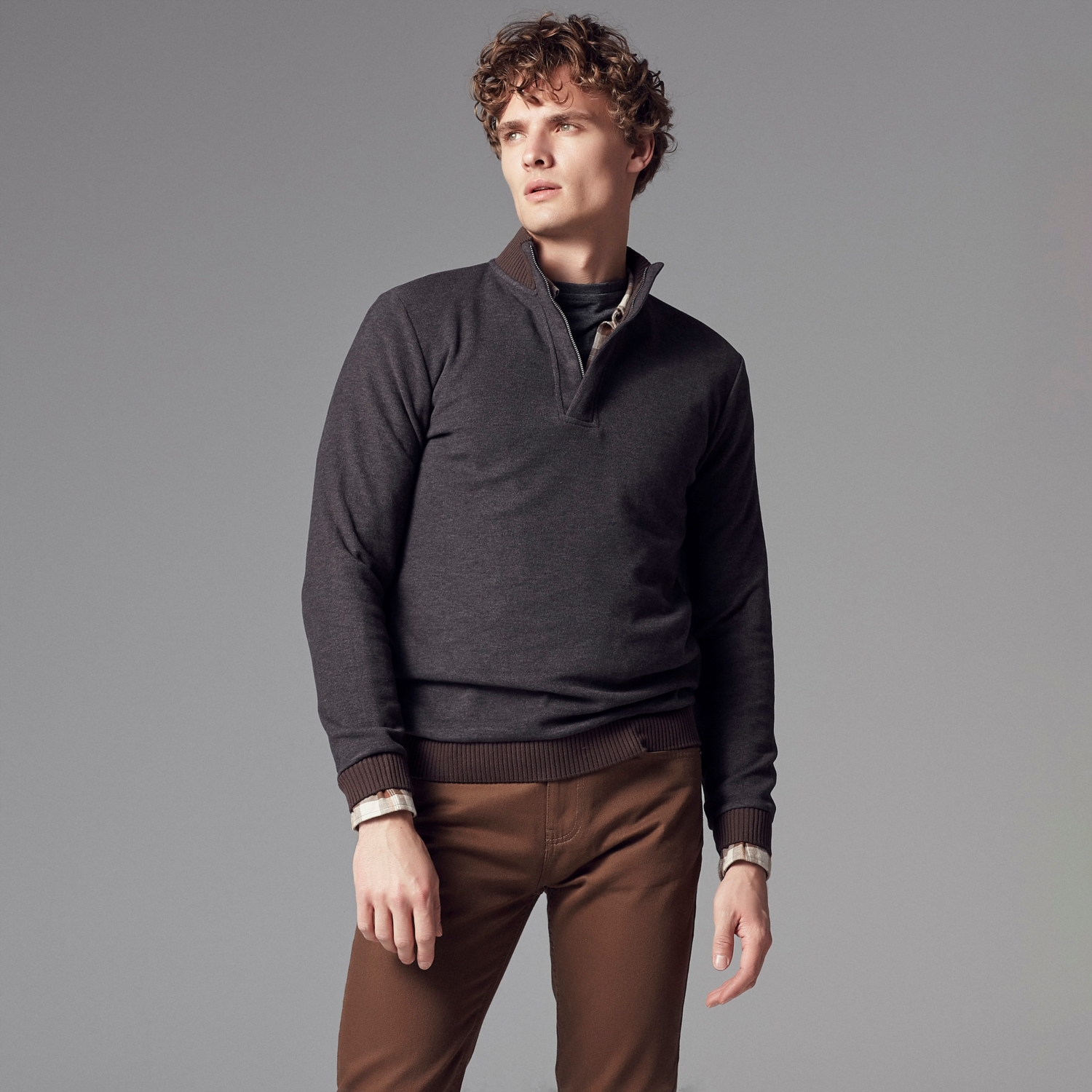 DİK YAKA PAMUKLU SWEATSHIRT