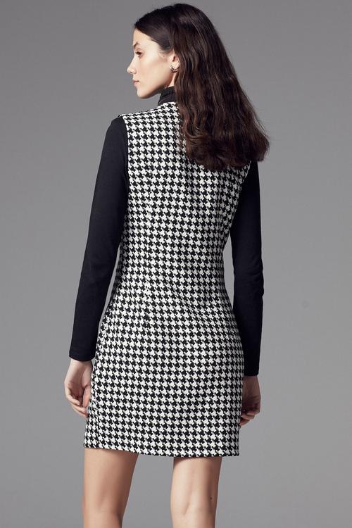  KAZAYAĞI DESENLİ KRUVAZE MİNİ KOLSUZ ELBİSE