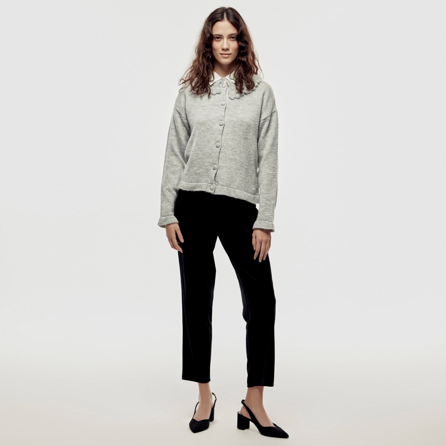 DANTEL YAKA DÜĞMELİ TRİKO HIRKA