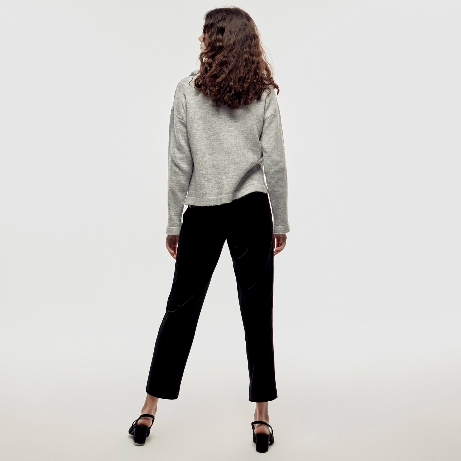 DANTEL YAKA DÜĞMELİ TRİKO HIRKA