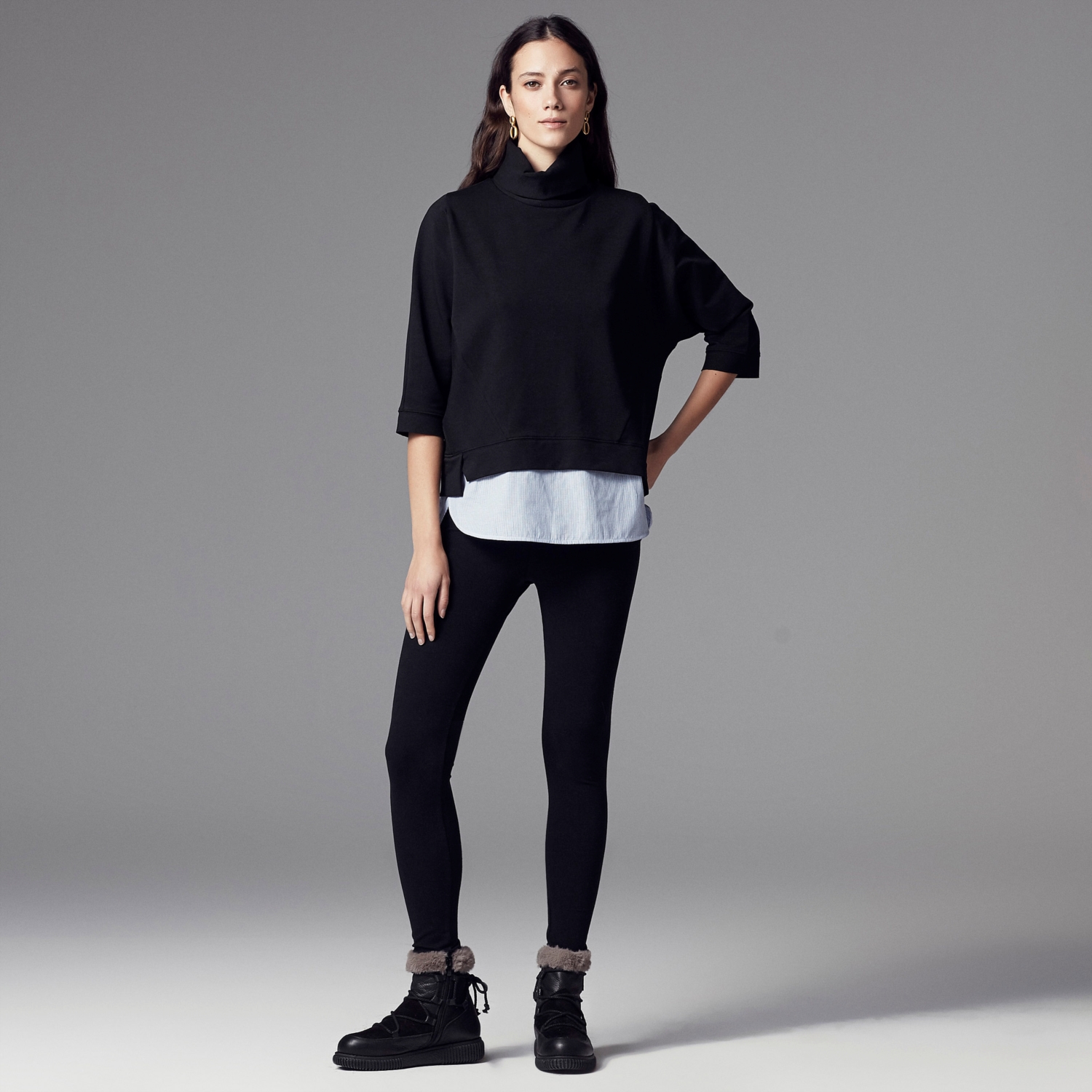 DİK YAKA GÖMLEK DETAYLI PAMUKLU SWEATSHIRT