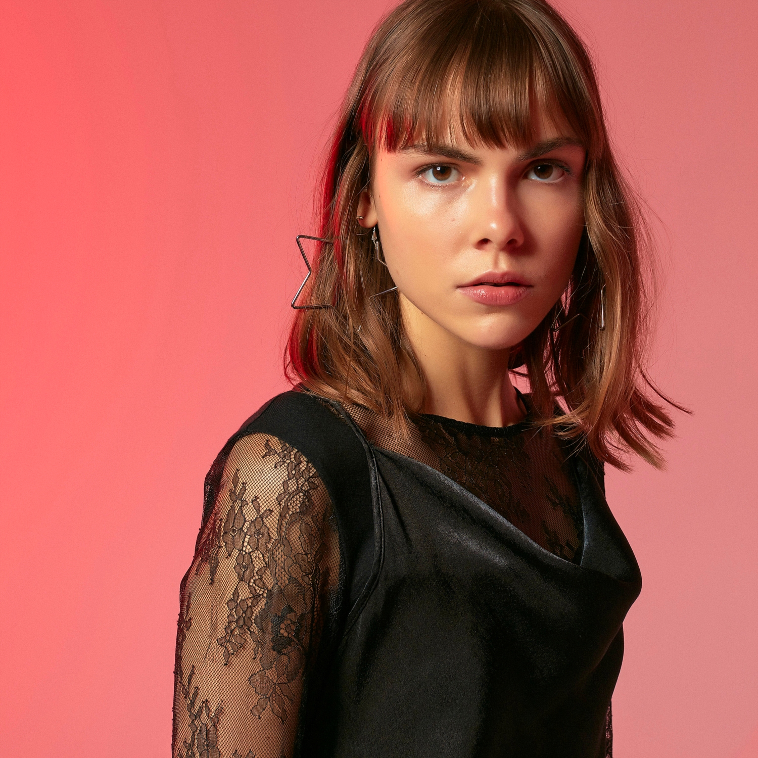 YANDAN BÜZGÜLÜ DEGAJE YAKA ASKILI MİDİ ELBİSE