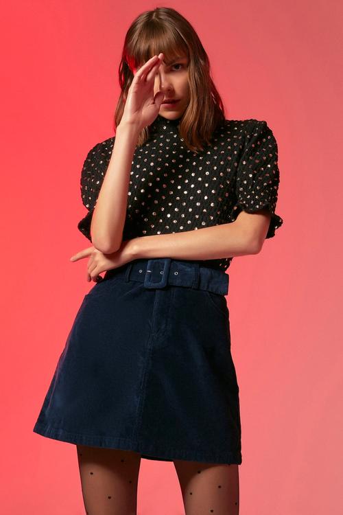  DİK YAKA PUANTİYELİ BLUZ