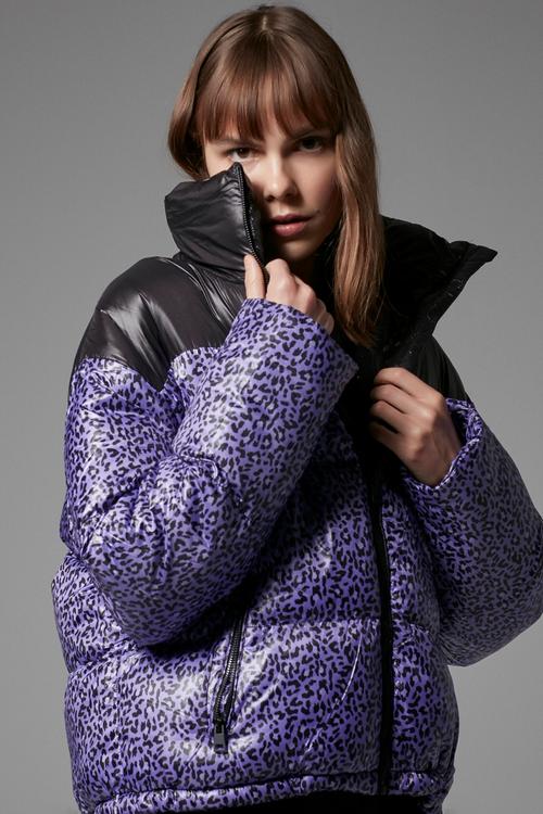  DİK YAKA LEOPAR DESENLİ PUFFER ŞİŞME MONT