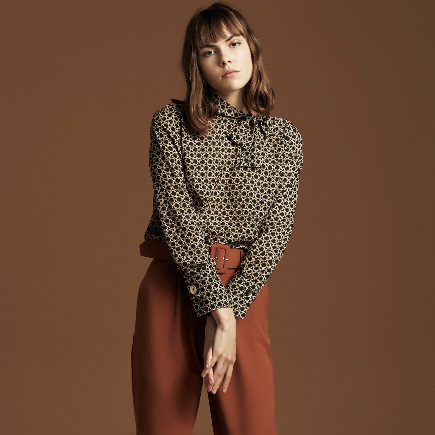 BOYUNDAN BAĞLAMALI BLUZ