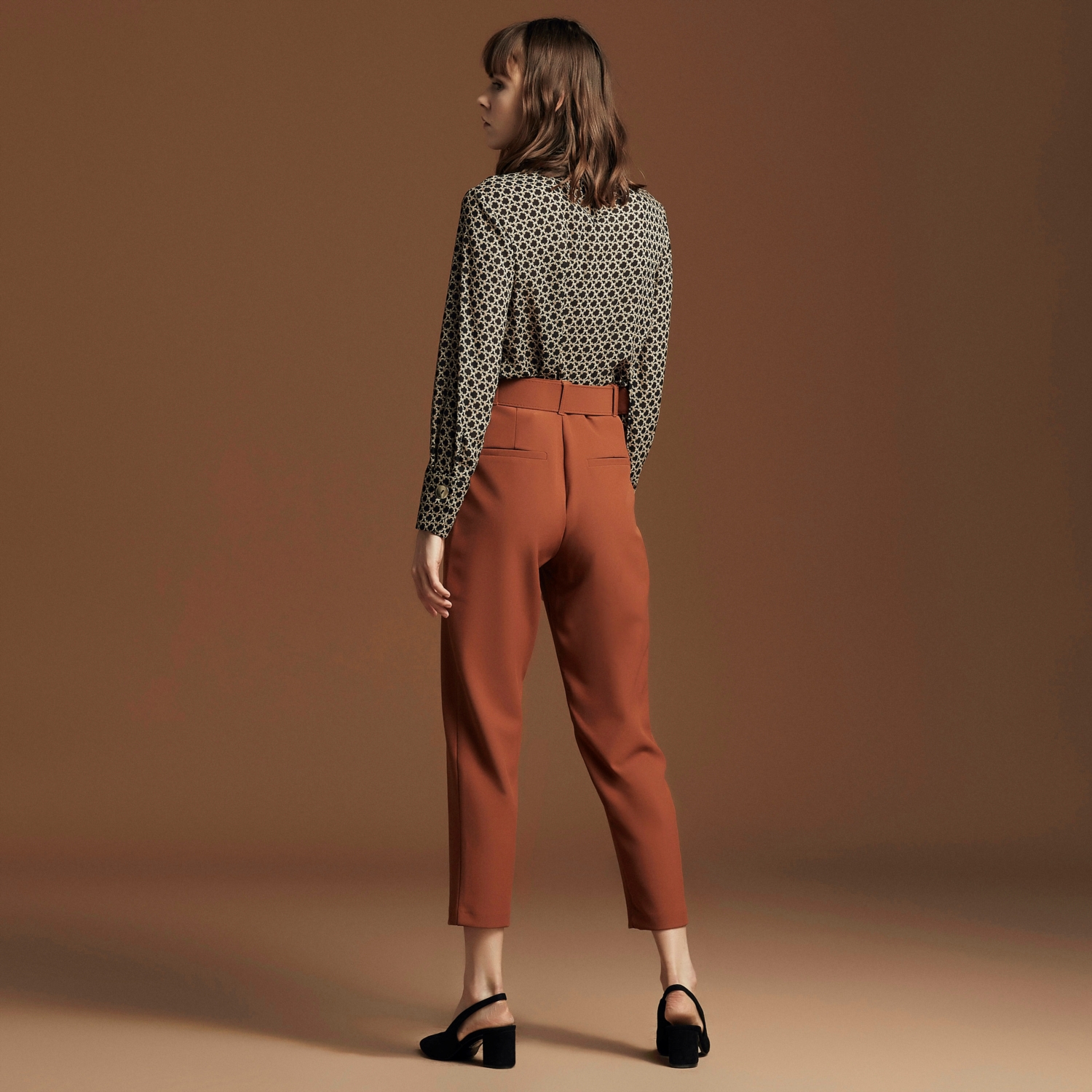 BOYUNDAN BAĞLAMALI BLUZ