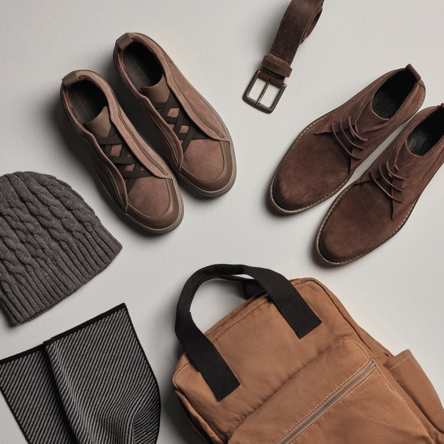 CEP DETAYLI SIRT ÇANTASI