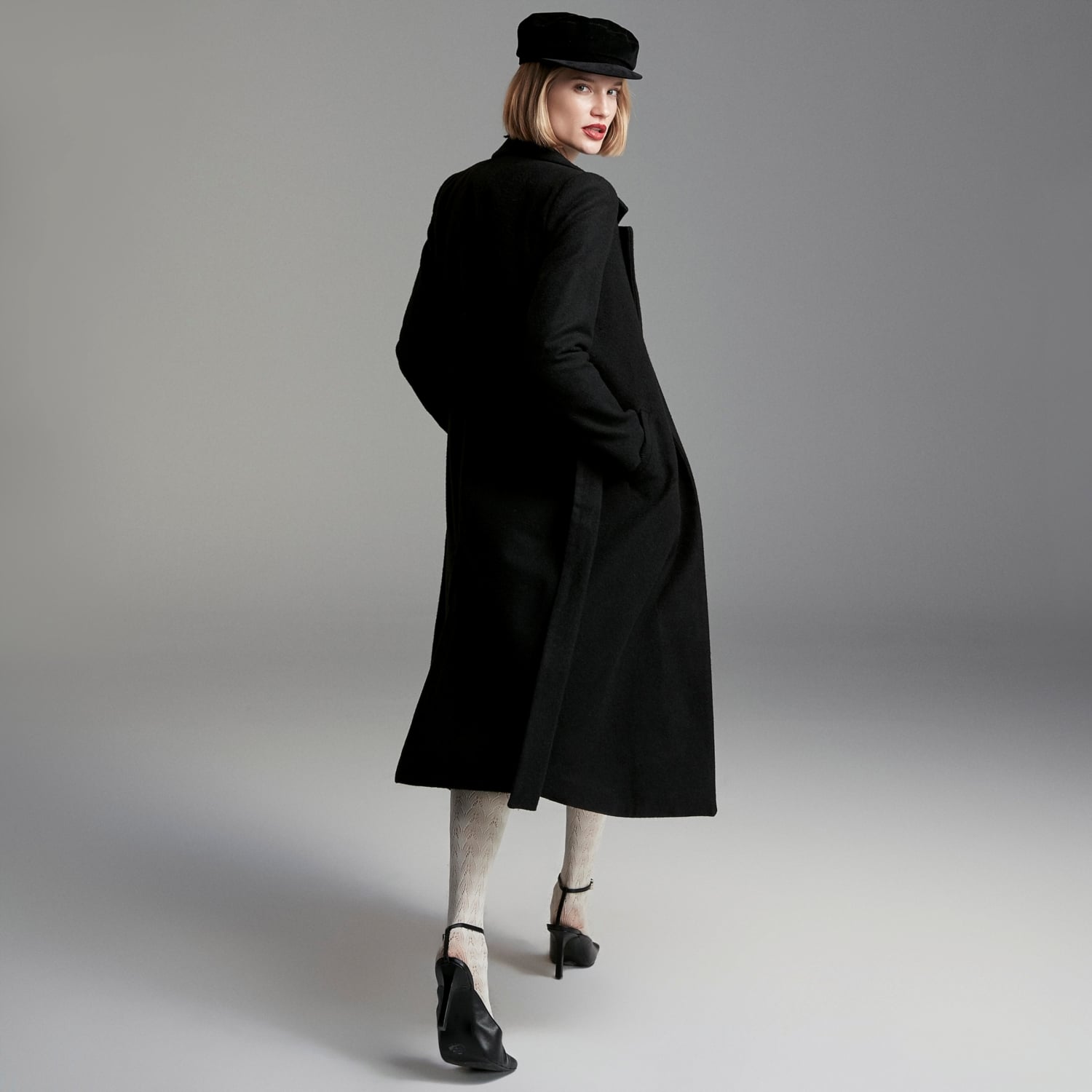 BELİNDEN KUŞAKLI UZUN KABAN