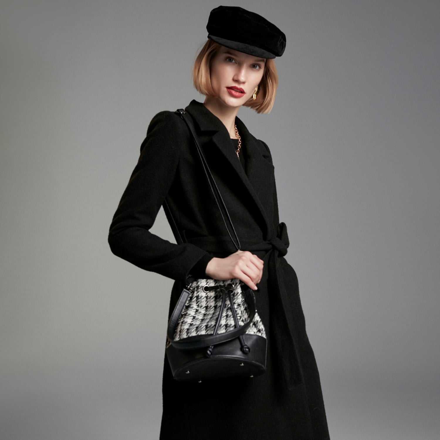 BELİNDEN KUŞAKLI UZUN KABAN