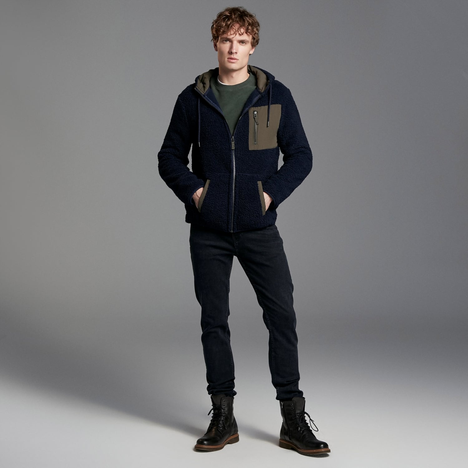 KAPÜŞONLU PELUŞ SWEATSHIRT