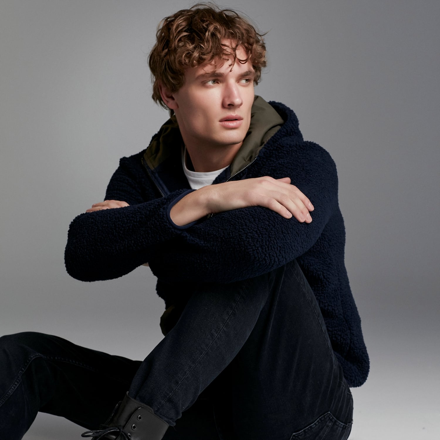 KAPÜŞONLU PELUŞ SWEATSHIRT