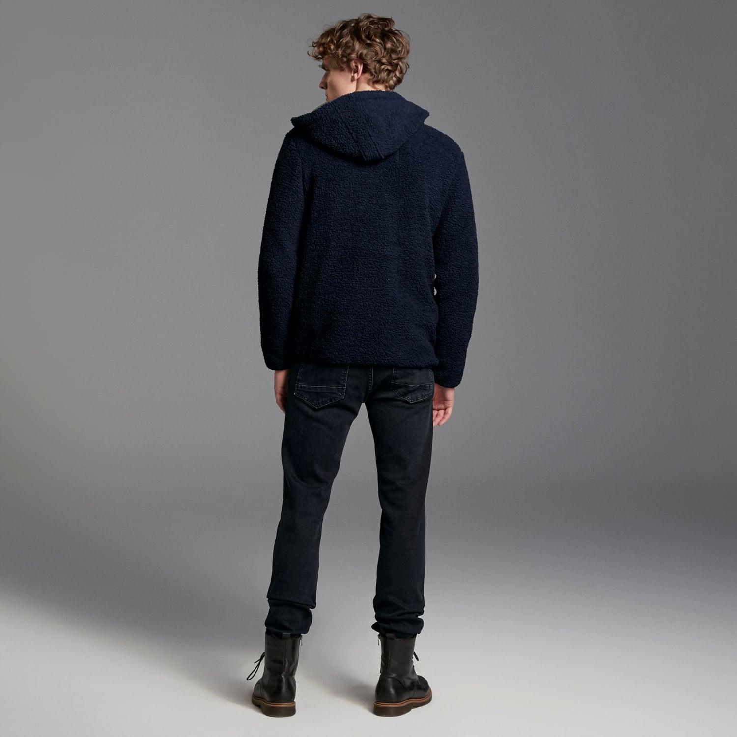 KAPÜŞONLU PELUŞ SWEATSHIRT