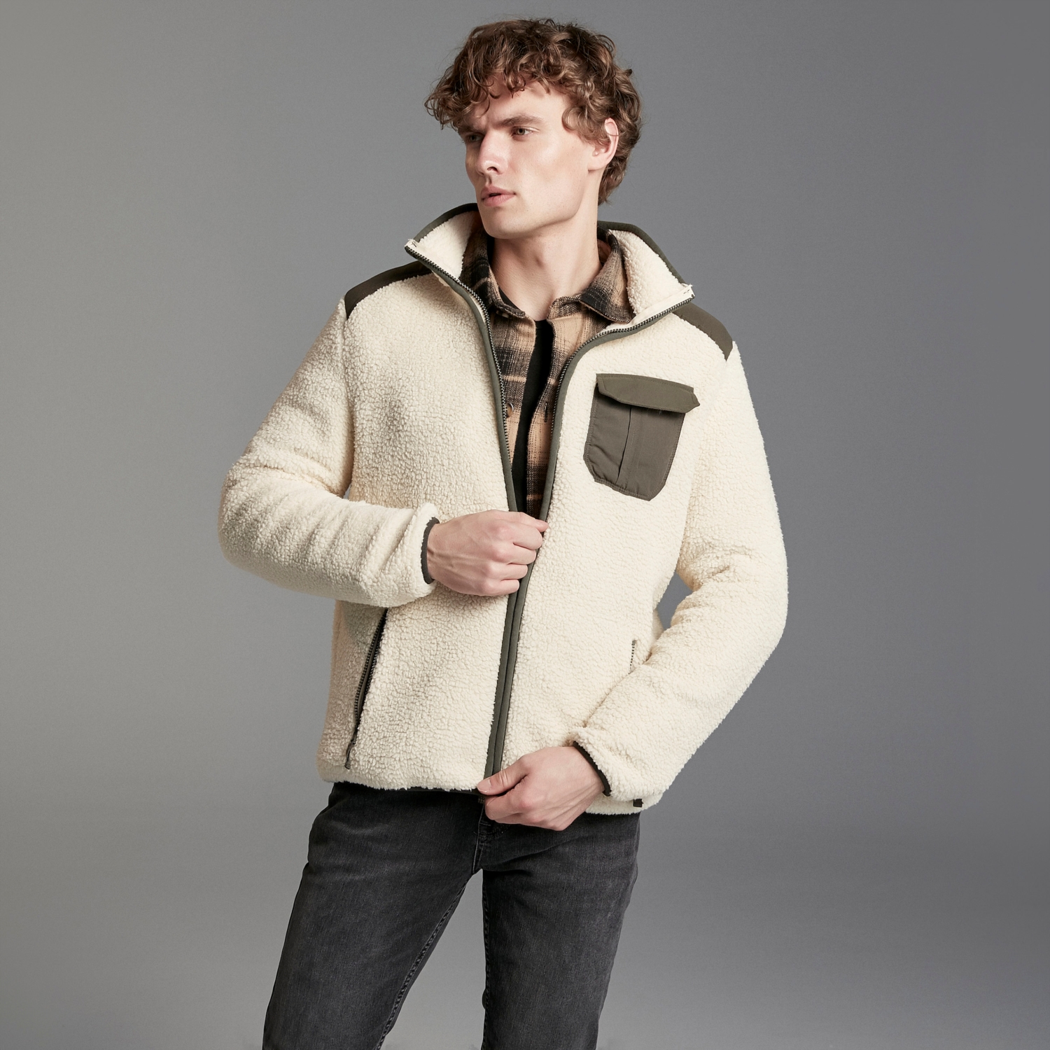 DİK YAKA PELUŞ CEKET