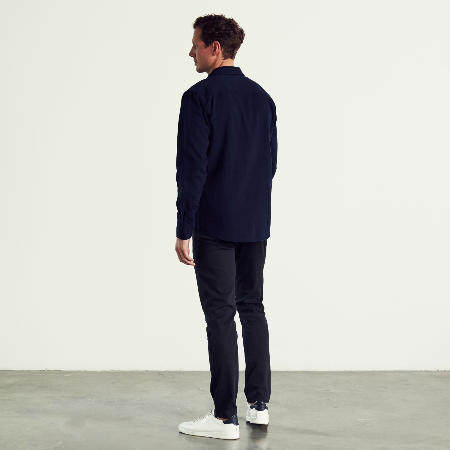 REGULAR FITTENSEL INDIGO GÖMLEK