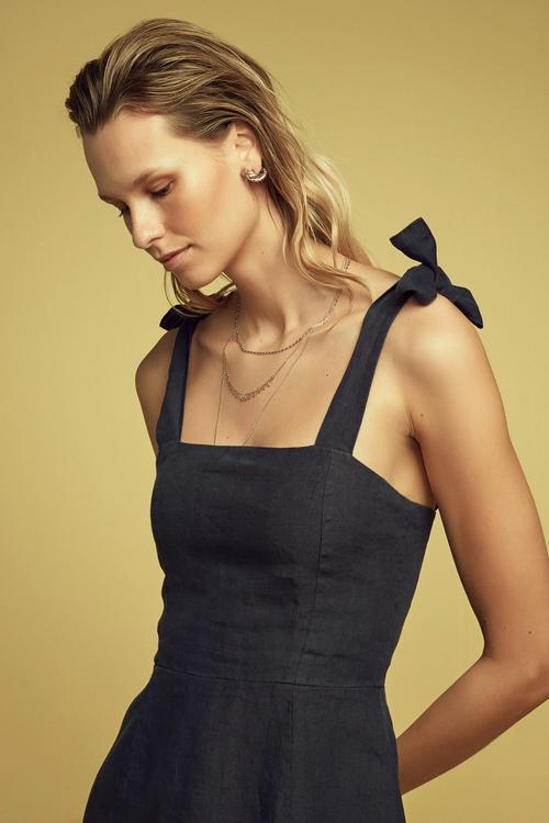  KARE YAKA ASKILI MİNİ KETEN ELBİSE