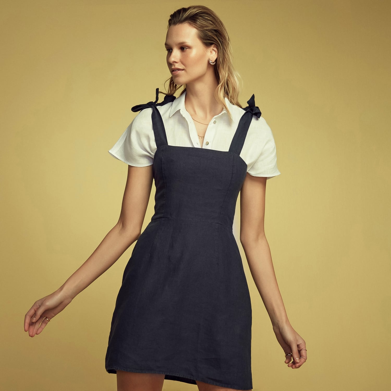 KARE YAKA ASKILI MİNİ KETEN ELBİSE