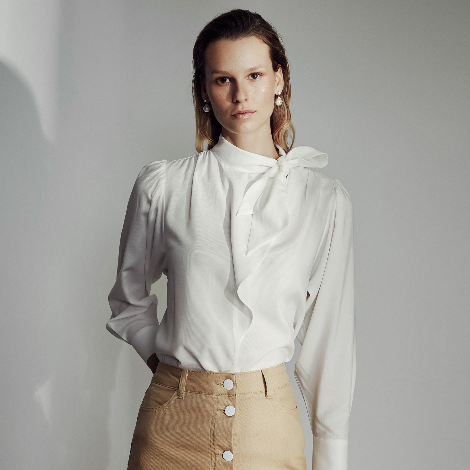 YAKA BAĞLAMALI PAMUK GÖMLEK