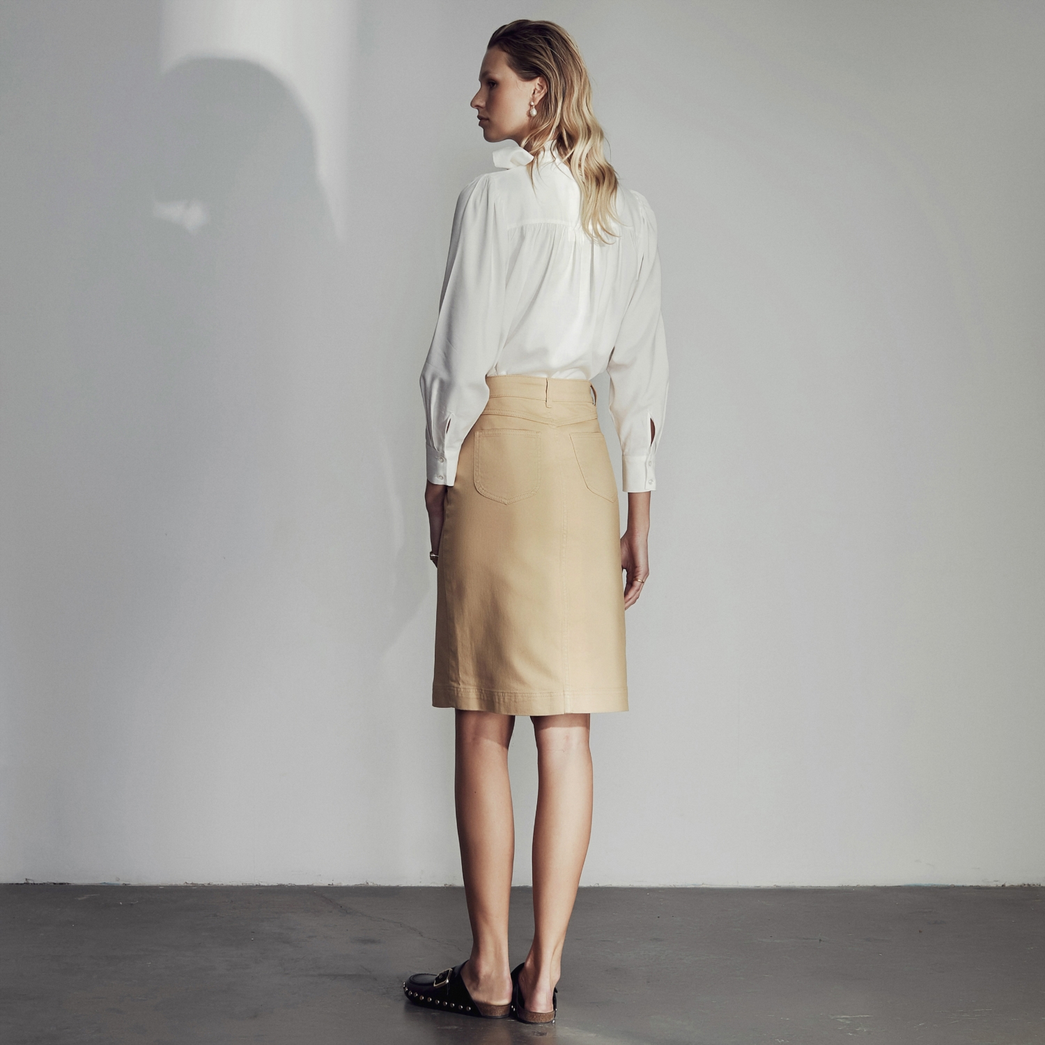 YAKA BAĞLAMALI PAMUK GÖMLEK