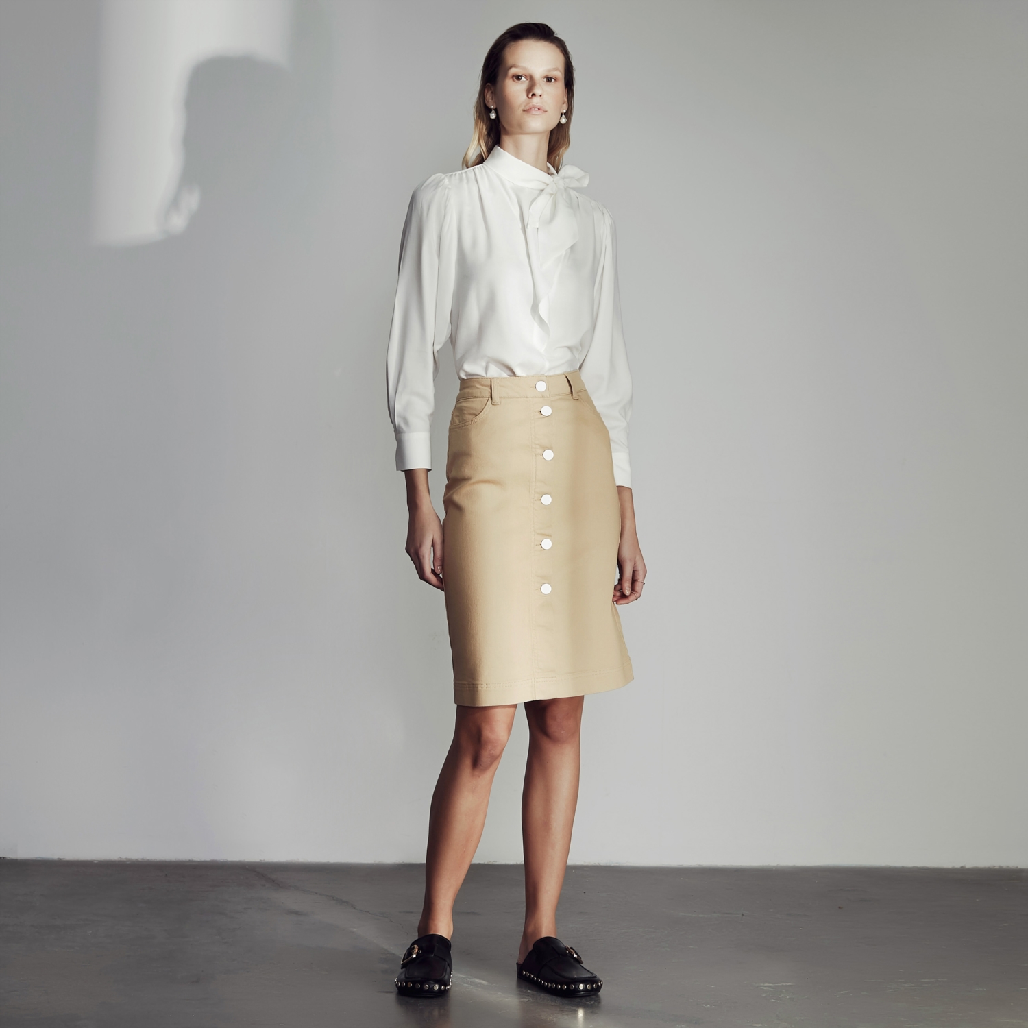 YAKA BAĞLAMALI PAMUK GÖMLEK