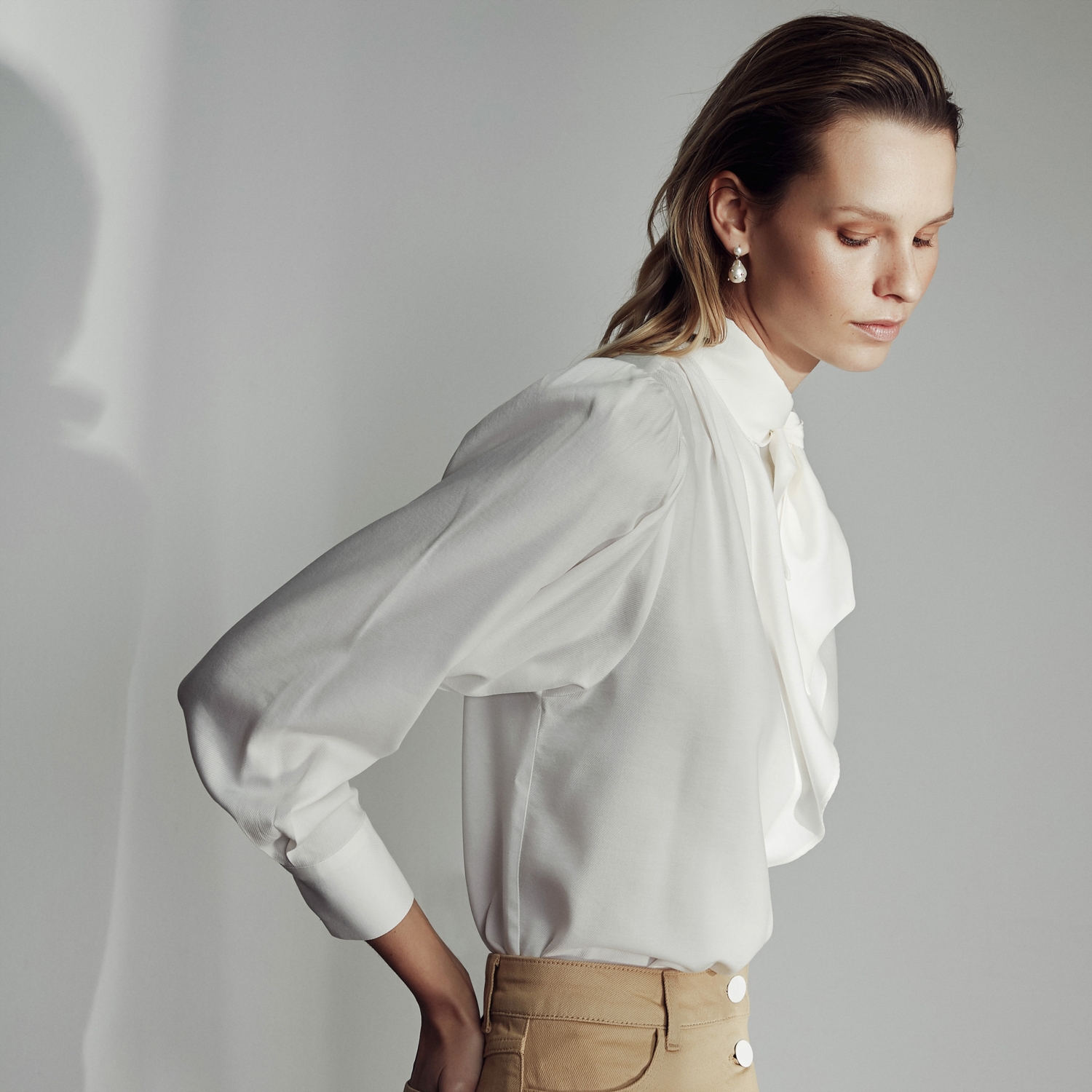 YAKA BAĞLAMALI PAMUK GÖMLEK