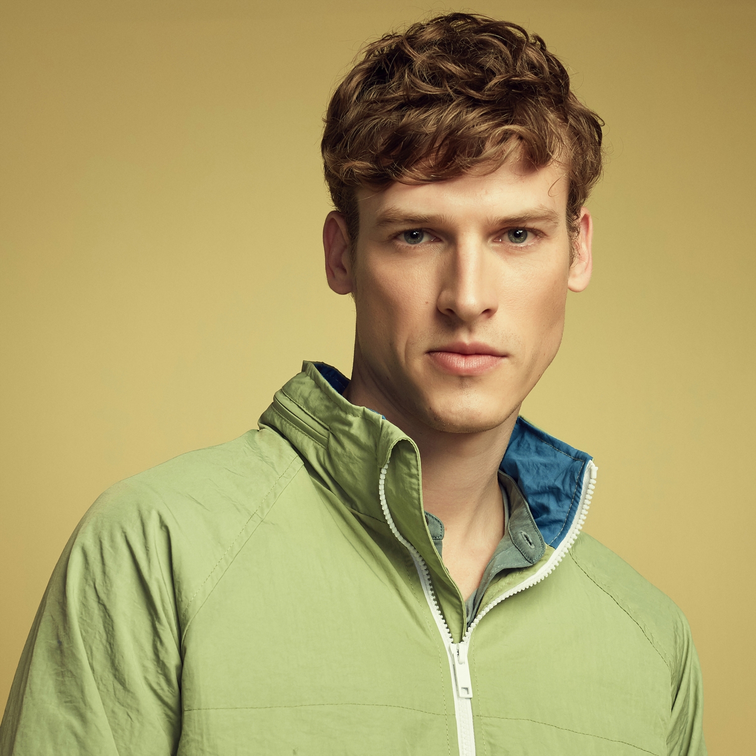 KAPÜŞONLU FERMUARLI YAĞMURLUK