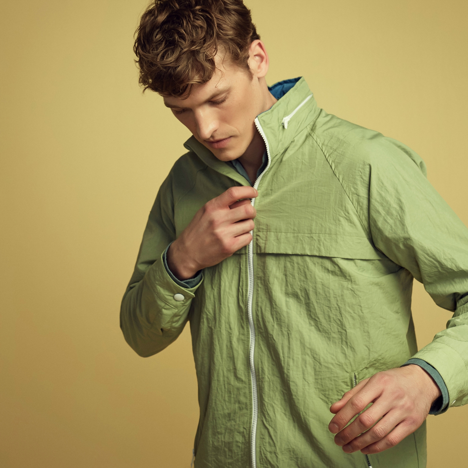 KAPÜŞONLU FERMUARLI YAĞMURLUK