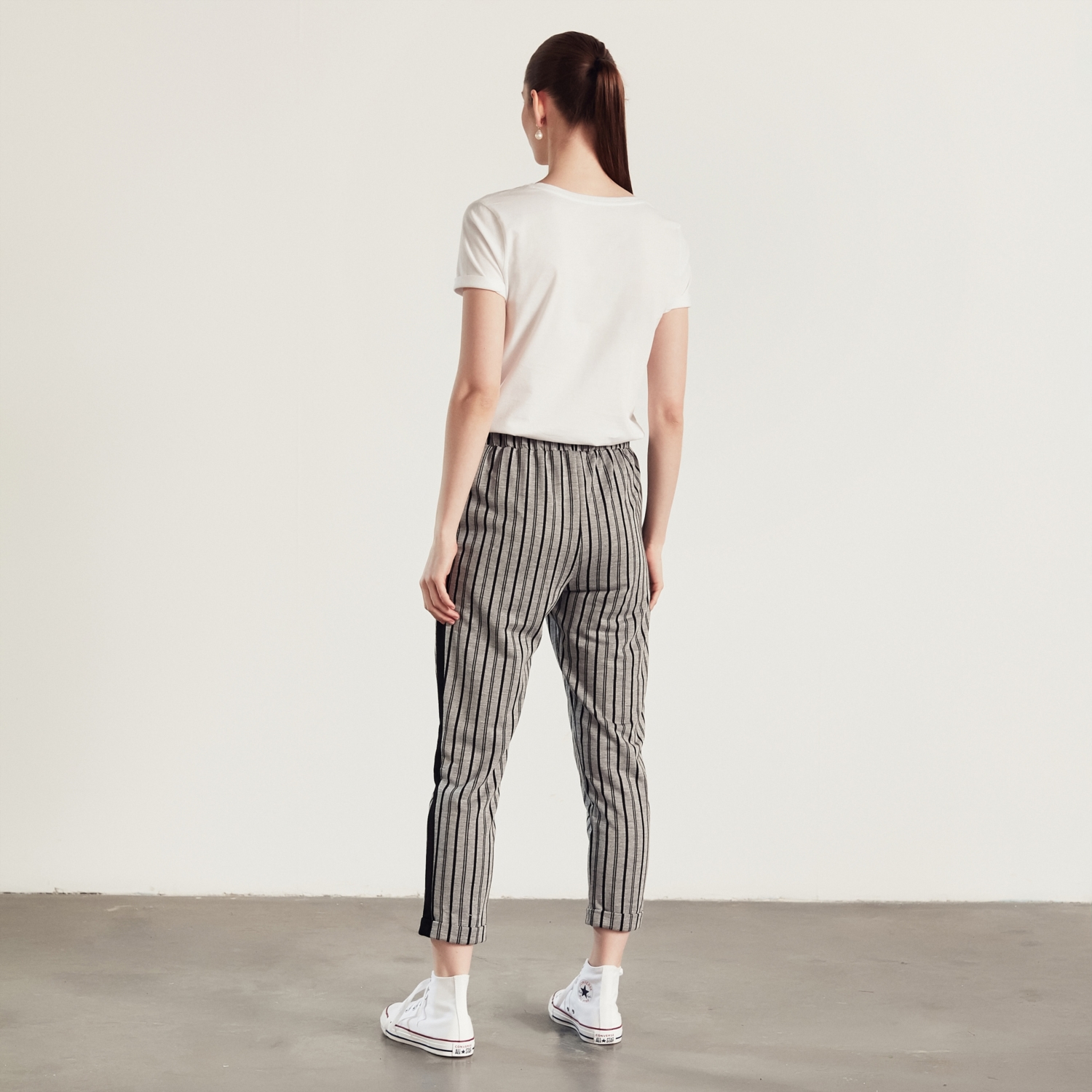 BELİ LASTİKLİ ÇİZGİLİ HAVUÇ KESİM PANTOLON