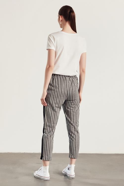  BELİ LASTİKLİ ÇİZGİLİ HAVUÇ KESİM PANTOLON