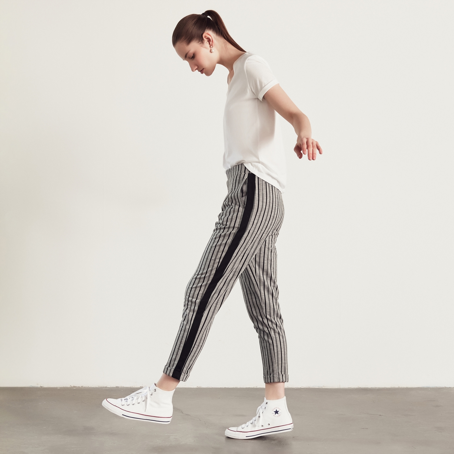 BELİ LASTİKLİ ÇİZGİLİ HAVUÇ KESİM PANTOLON