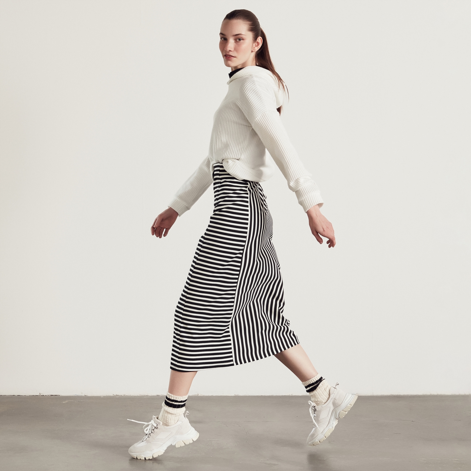 YUMUŞAK KAPÜŞONLU SWEATSHIRT