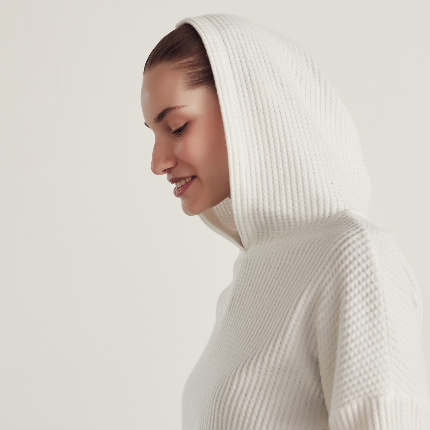 YUMUŞAK KAPÜŞONLU SWEATSHIRT