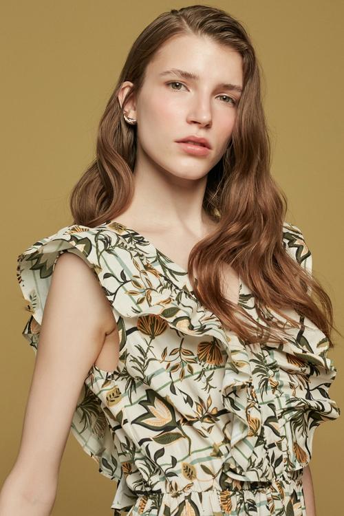  V YAKA VOLANLI KOLSUZ MİDİ ELBİSE