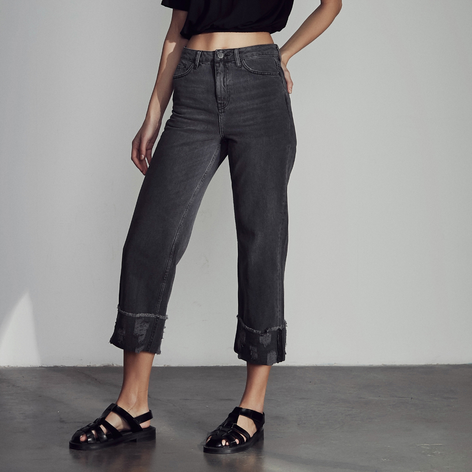 PAÇASI KATLAMA DETAYLI RAHAT KESİM JEAN PANTOLON