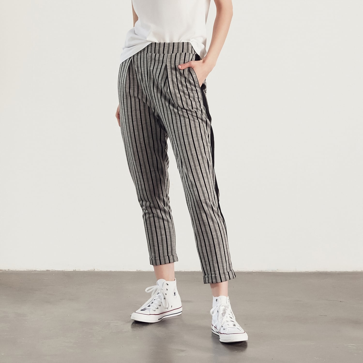 BELİ LASTİKLİ ÇİZGİLİ HAVUÇ KESİM PANTOLON