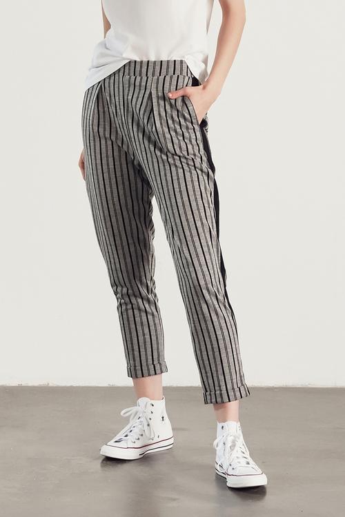  BELİ LASTİKLİ ÇİZGİLİ HAVUÇ KESİM PANTOLON