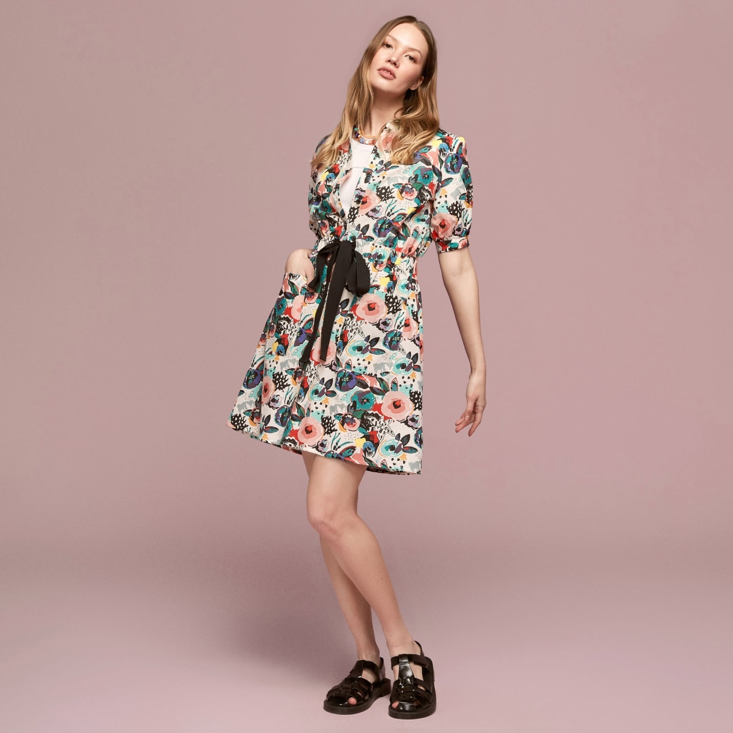 ÇİÇEKLİ BAĞLAMA DETAYLI PAMUKLU MİNİ ELBİSE