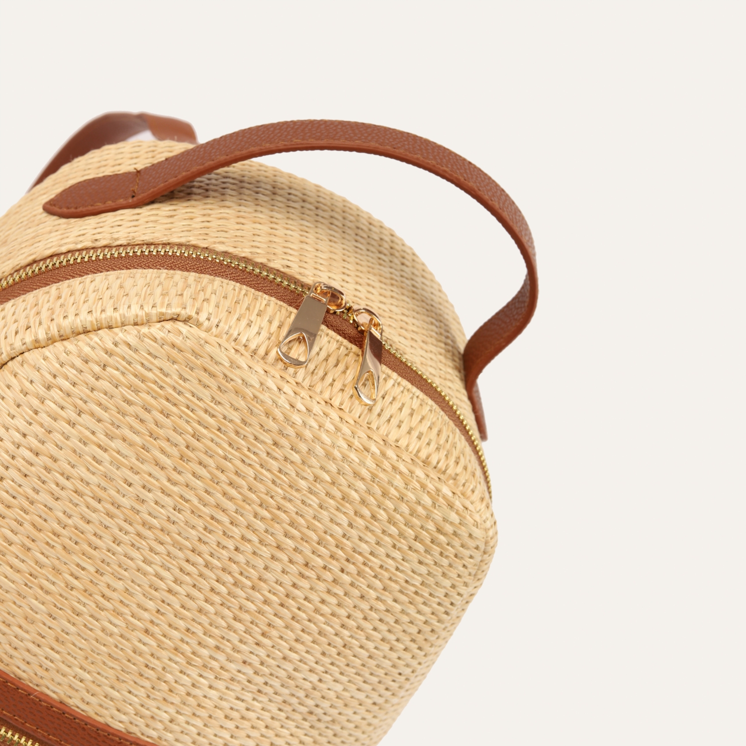 HASIR VE DERİ GÖRÜNÜMLÜ SIRT ÇANTASI