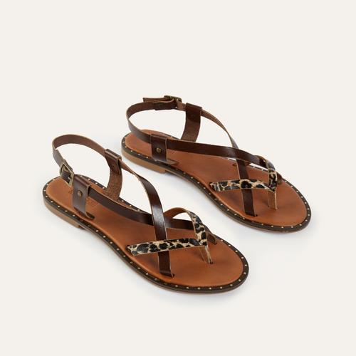  LEOPAR DESEN DETAYLI DERİ SANDALET