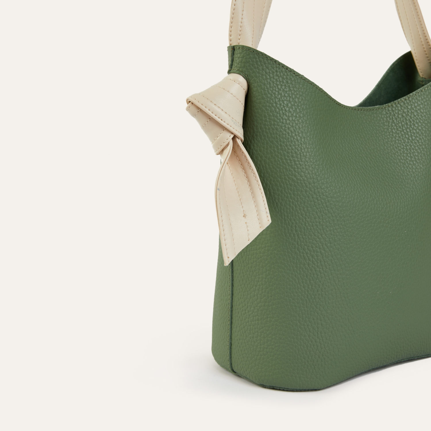 BAĞLAMA DETAYLI OMUZ ÇANTASI