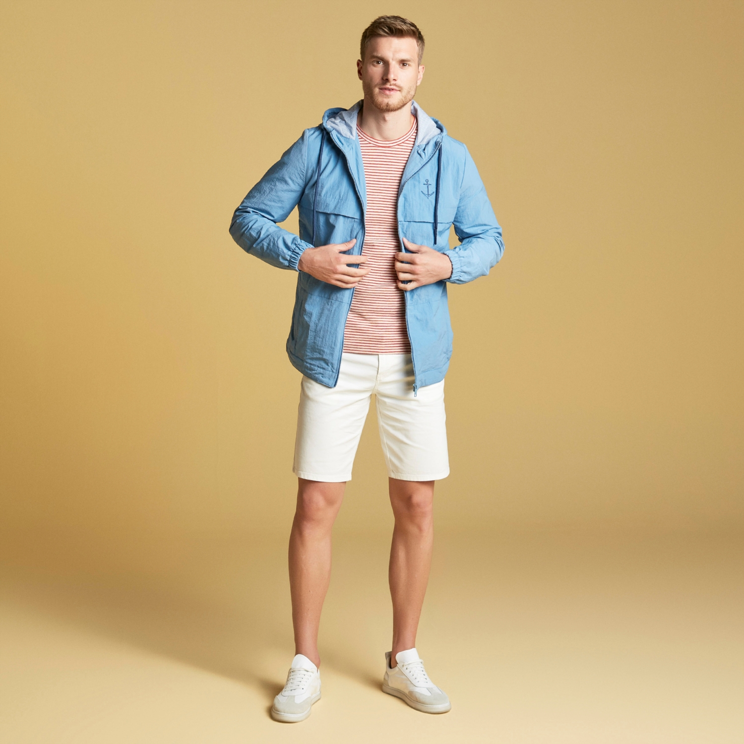 NAKIŞ DETAYLI KAPÜŞONLU YAĞMURLUK