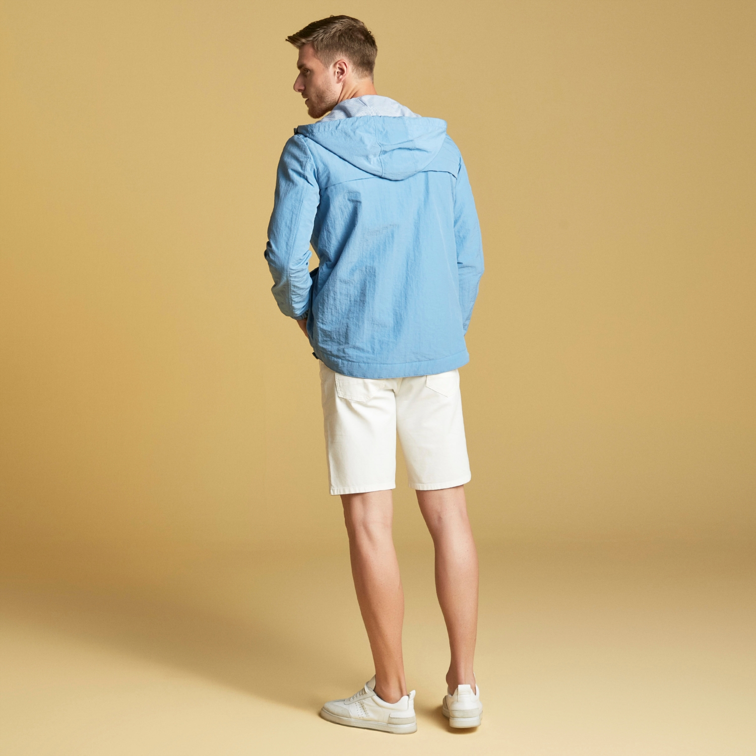 NAKIŞ DETAYLI KAPÜŞONLU YAĞMURLUK