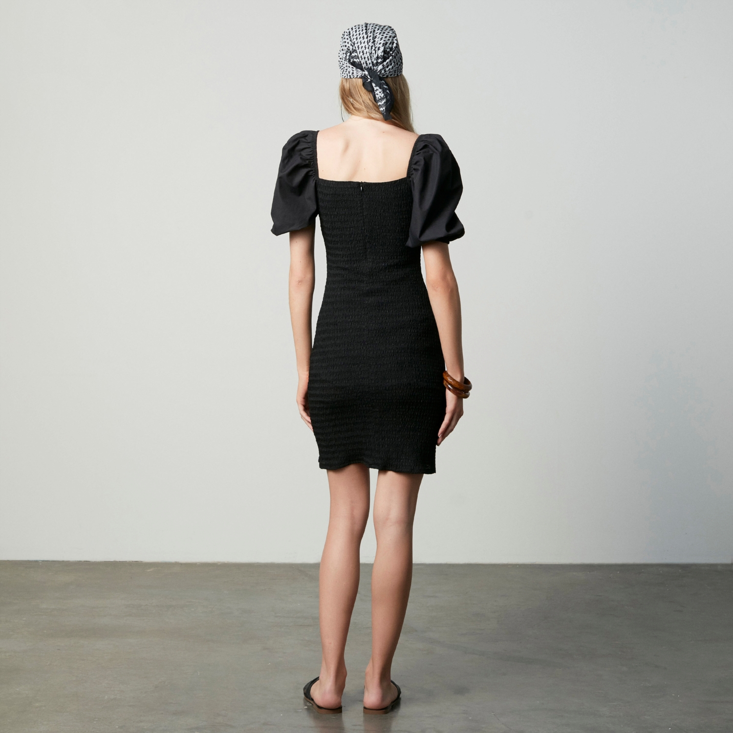 KARE YAKA AÇIK OMUZLU DAR ELBİSE