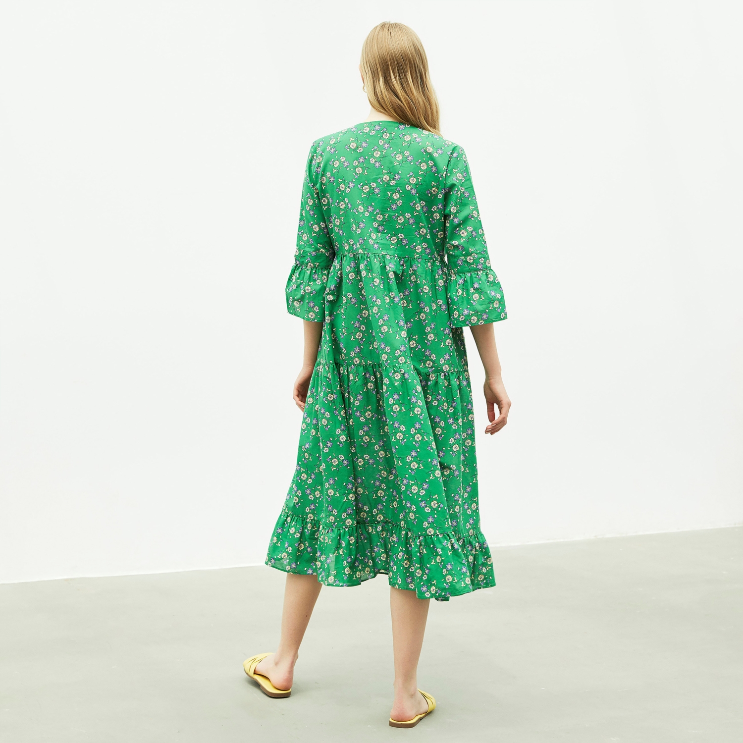 ÇİÇEK BASKILI MİDİ ELBİSE