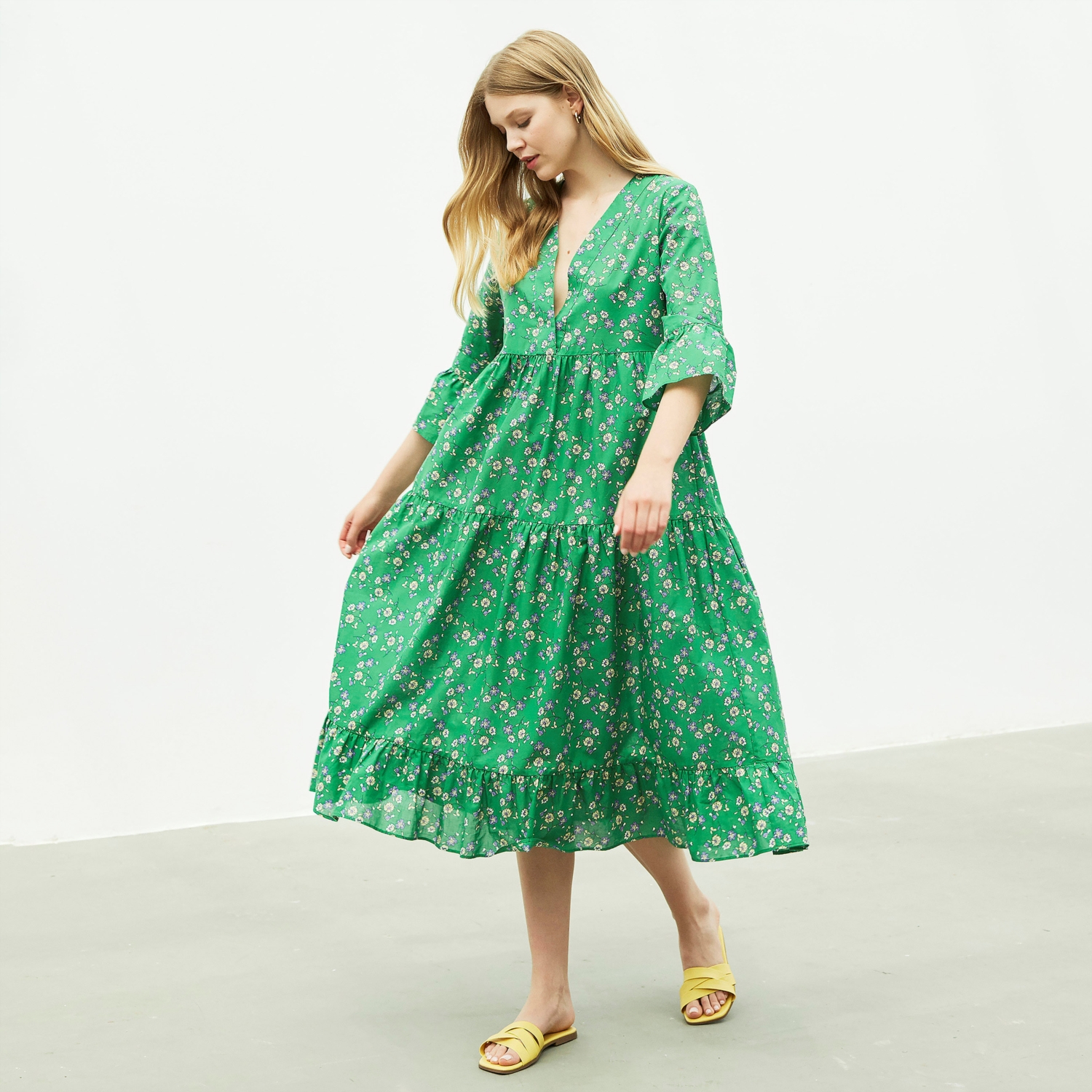 ÇİÇEK BASKILI MİDİ ELBİSE