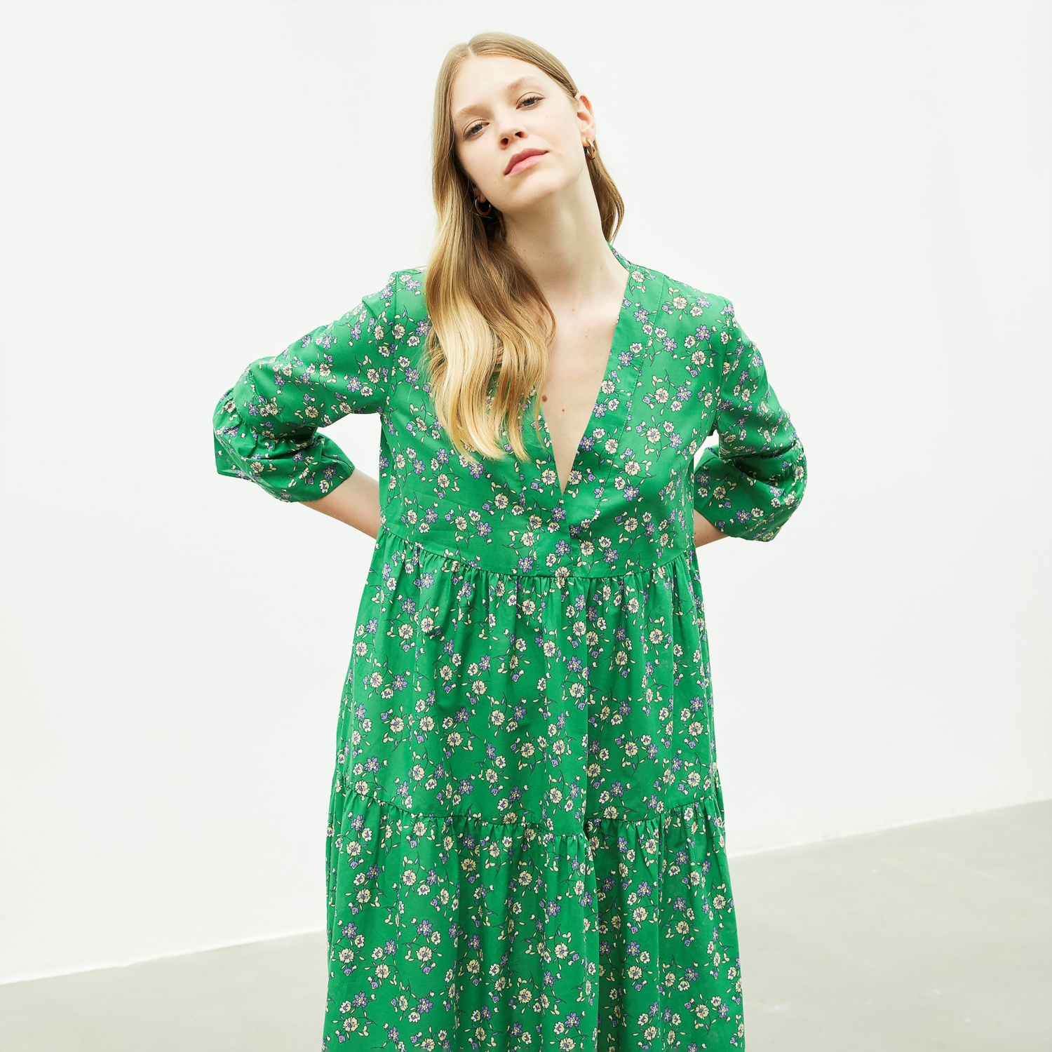 ÇİÇEK BASKILI MİDİ ELBİSE