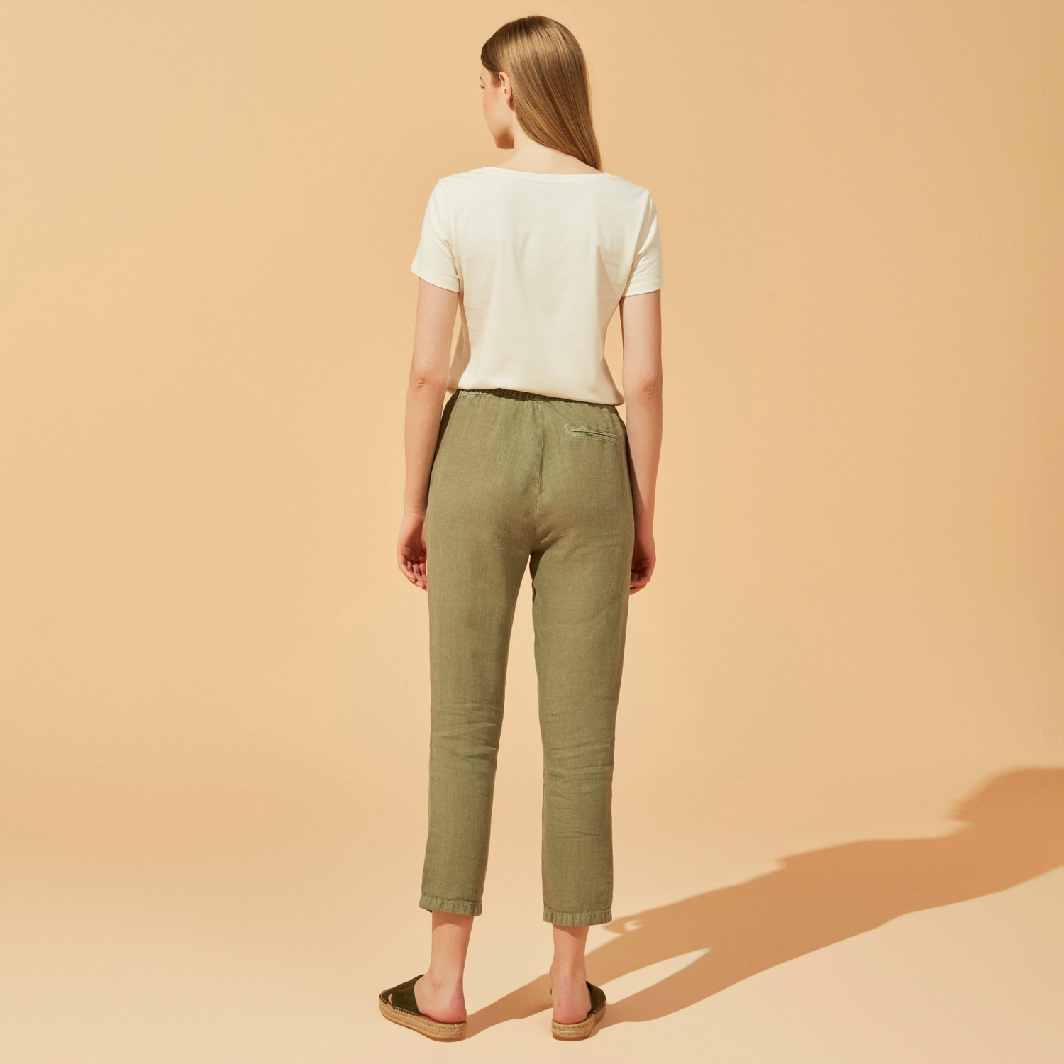 NAKIŞLI V YAKA T-SHIRT